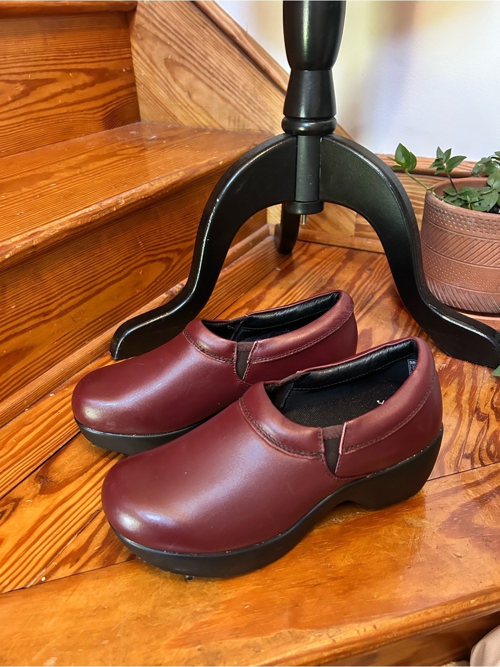 Women’s Slip-On Work Mules in Burgundy comfort support